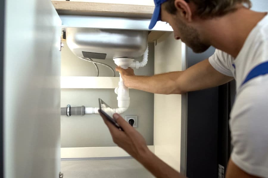Blog post A Guide to Tackling Severe Plumbing Issues With Expertise image